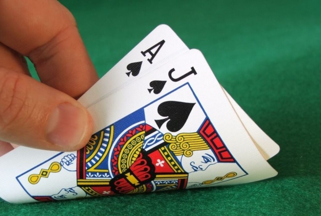 các loại cược trong Blackjack - lá bài